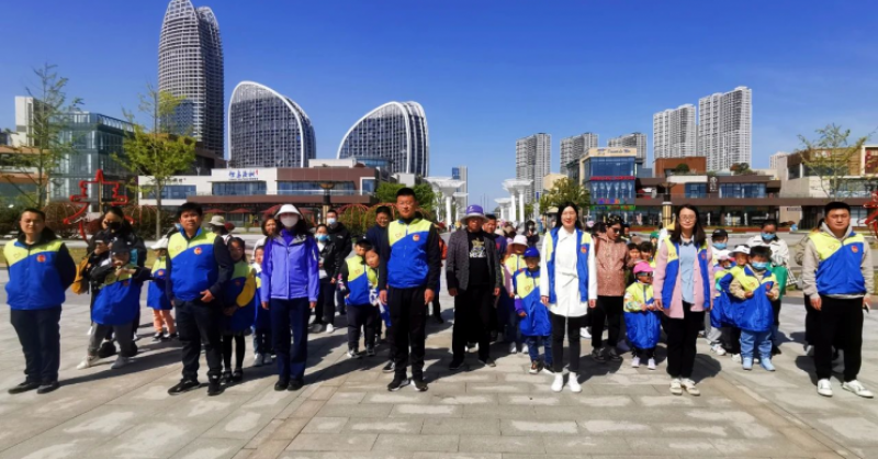 黃發集團團委開展“守護最美海岸線”活動